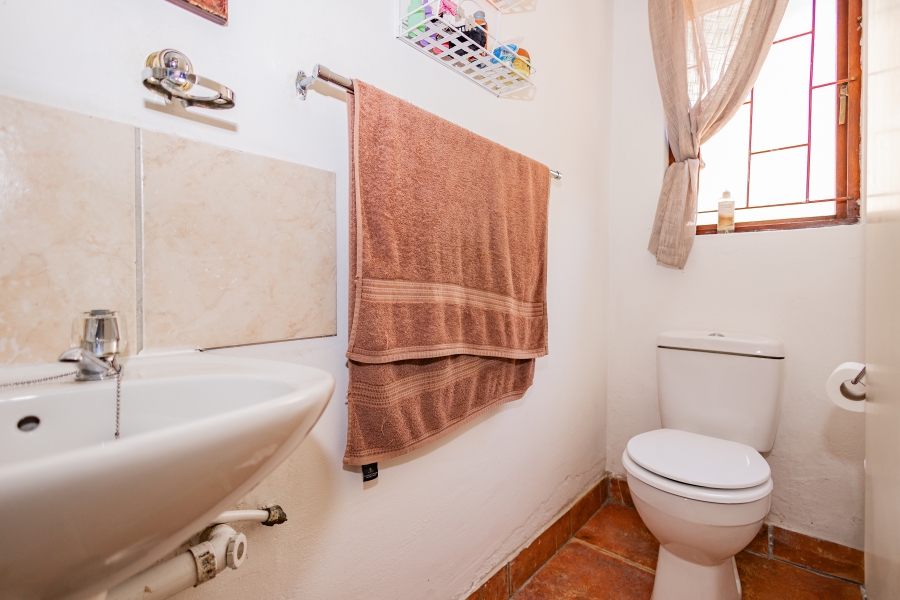 6 Bedroom Property for Sale in Schoongezicht Western Cape